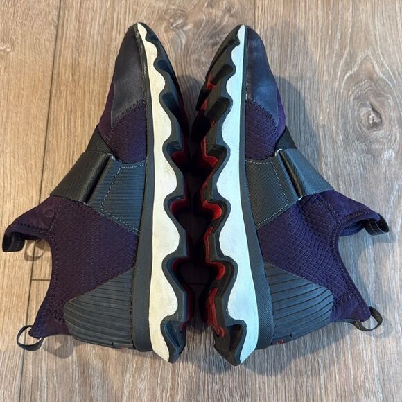 SOREL KINETIC SNEAKER IN DARK PLUM NEARLY NEW SIZE 8 - Picture 10 of 11